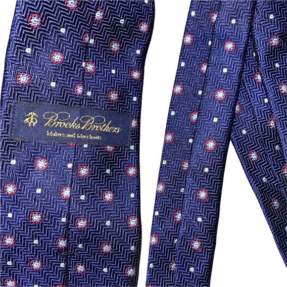 Brooks Brothers 100% Silk Navy Blue Abstract Print Tie Preppy Teacher Casual - Picture 4 of 5